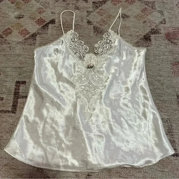 Vintage 90’s White lace cami top with floral design size small - Picture 3 of 14